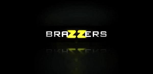  Brazzers Exxtra - (Angela White, Ava Addams, Bridgette B, Keiran Lee) - Chasing That Big D - Trailer preview